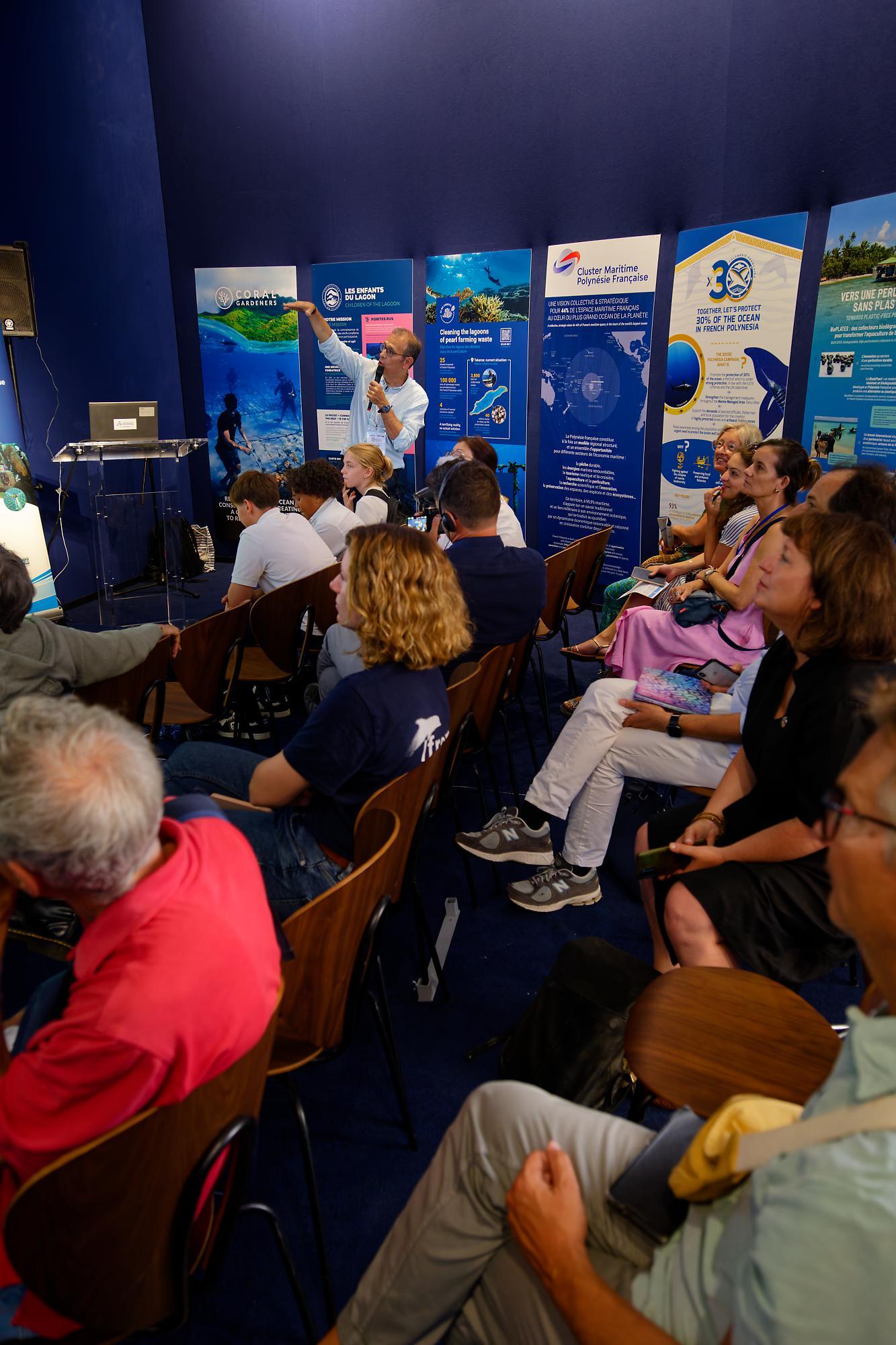 UNOC3 à Nice Conférence "Mission Océan" dans le Palais des expositions "La Baleine" (Ifremer 00960 107142 55993)